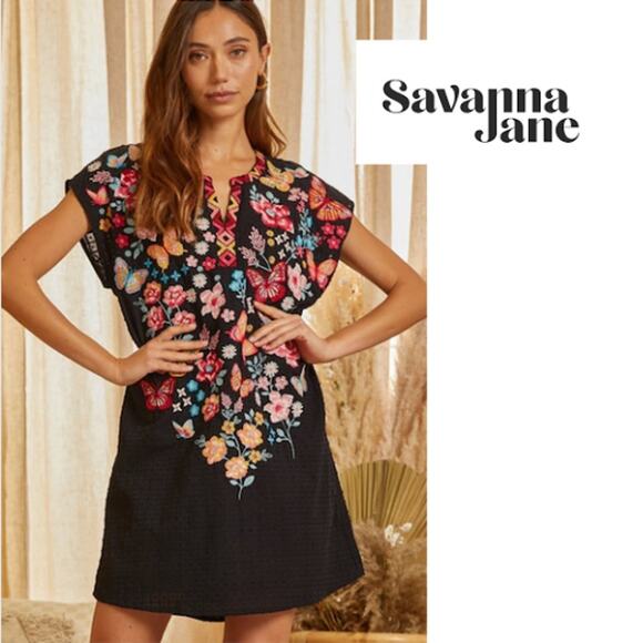 NWOT - SAVANNA JANE - women's Shift Embroidered dress - SIZE SMALL